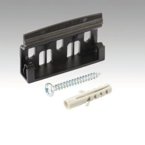 Fixation des plinthes adaptées par clips