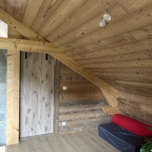 Chambre en lambris étuvé