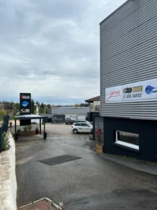 Signalétique pour accéder à la devanture de Le Bois Avance à Besançon