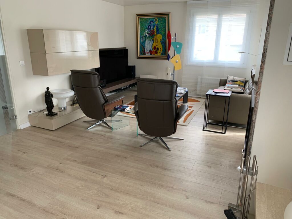 Salon rénové avec le sol Dureco® de ter Hürne.