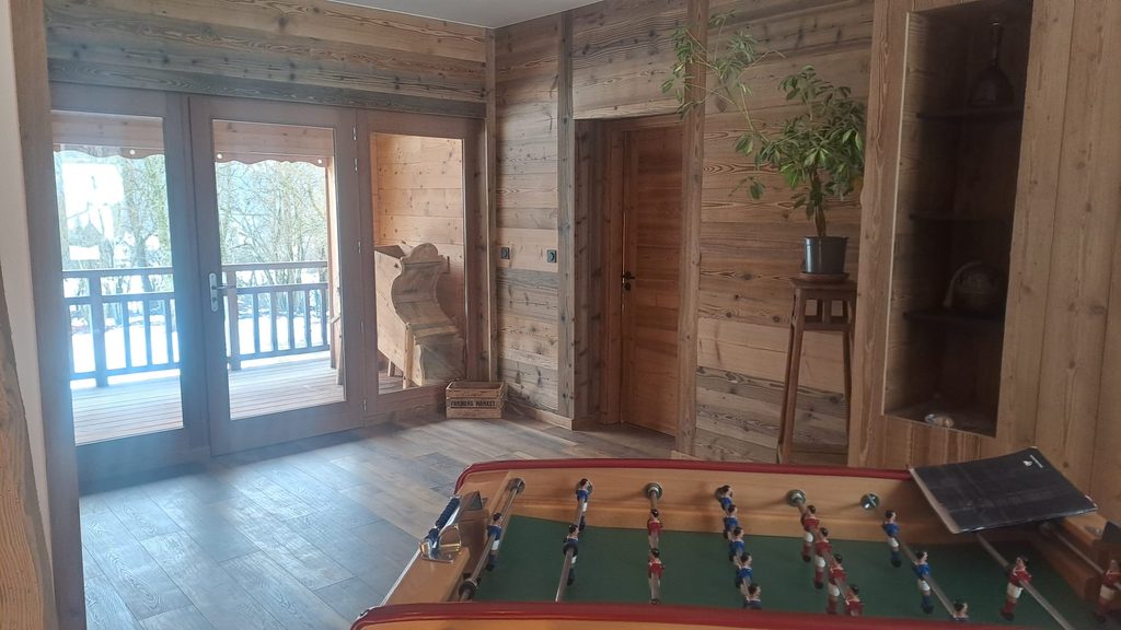 lambris effet vieux bois dans un gite